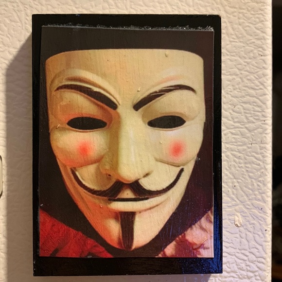 Anonymous mask fridge magnet - Picture 2 of 3